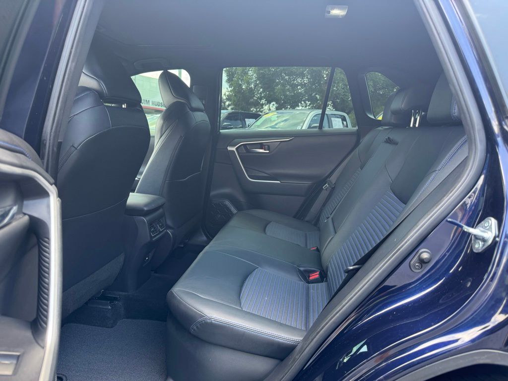 2021 Toyota RAV4 Hybrid XSE photo 9