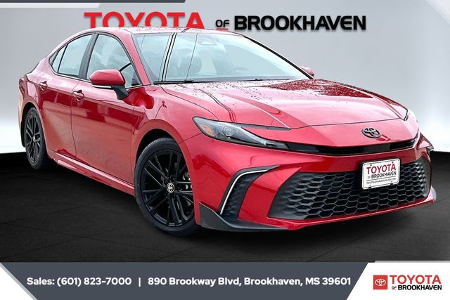 2025 Toyota Camry SE's photo