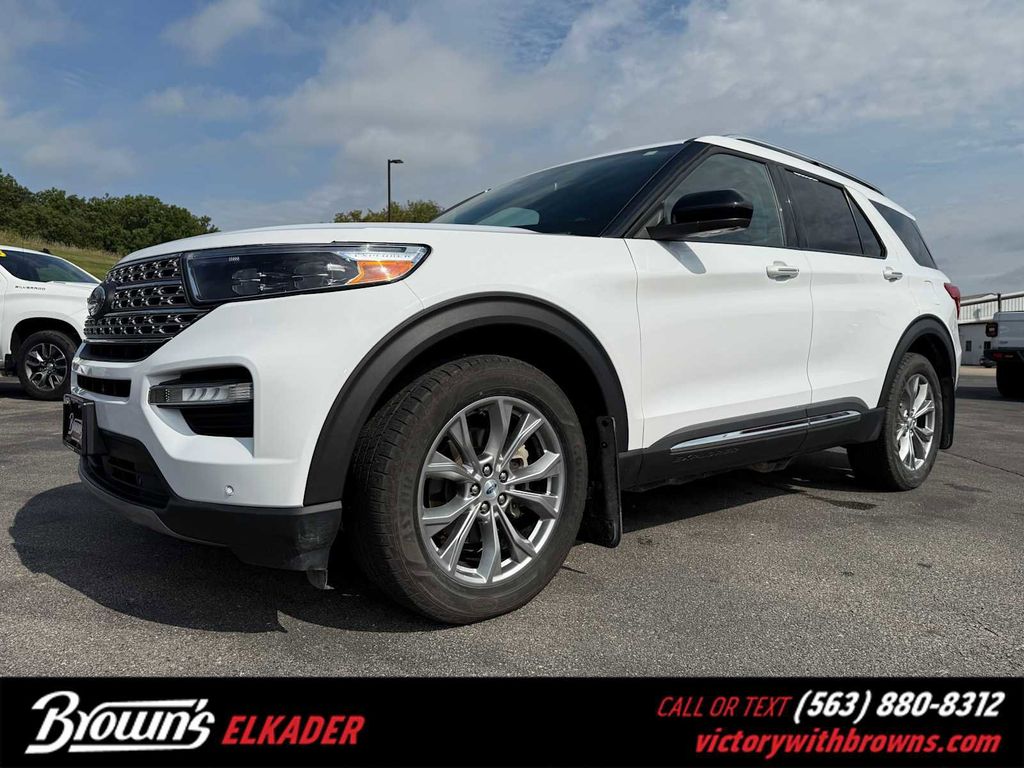 2023 Ford Explorer Limited's photo