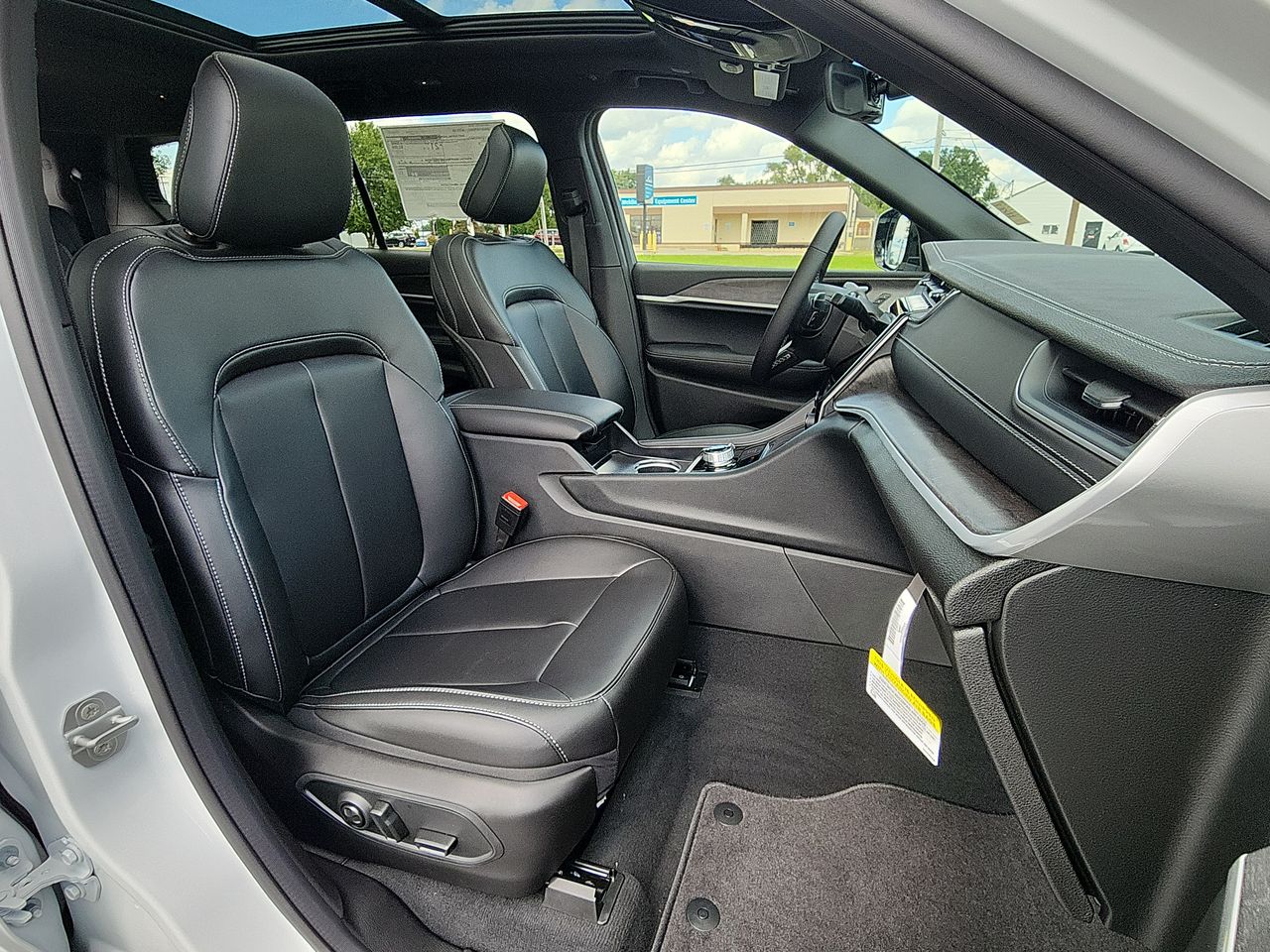 2025 Jeep Grand Cherokee Limited photo 25