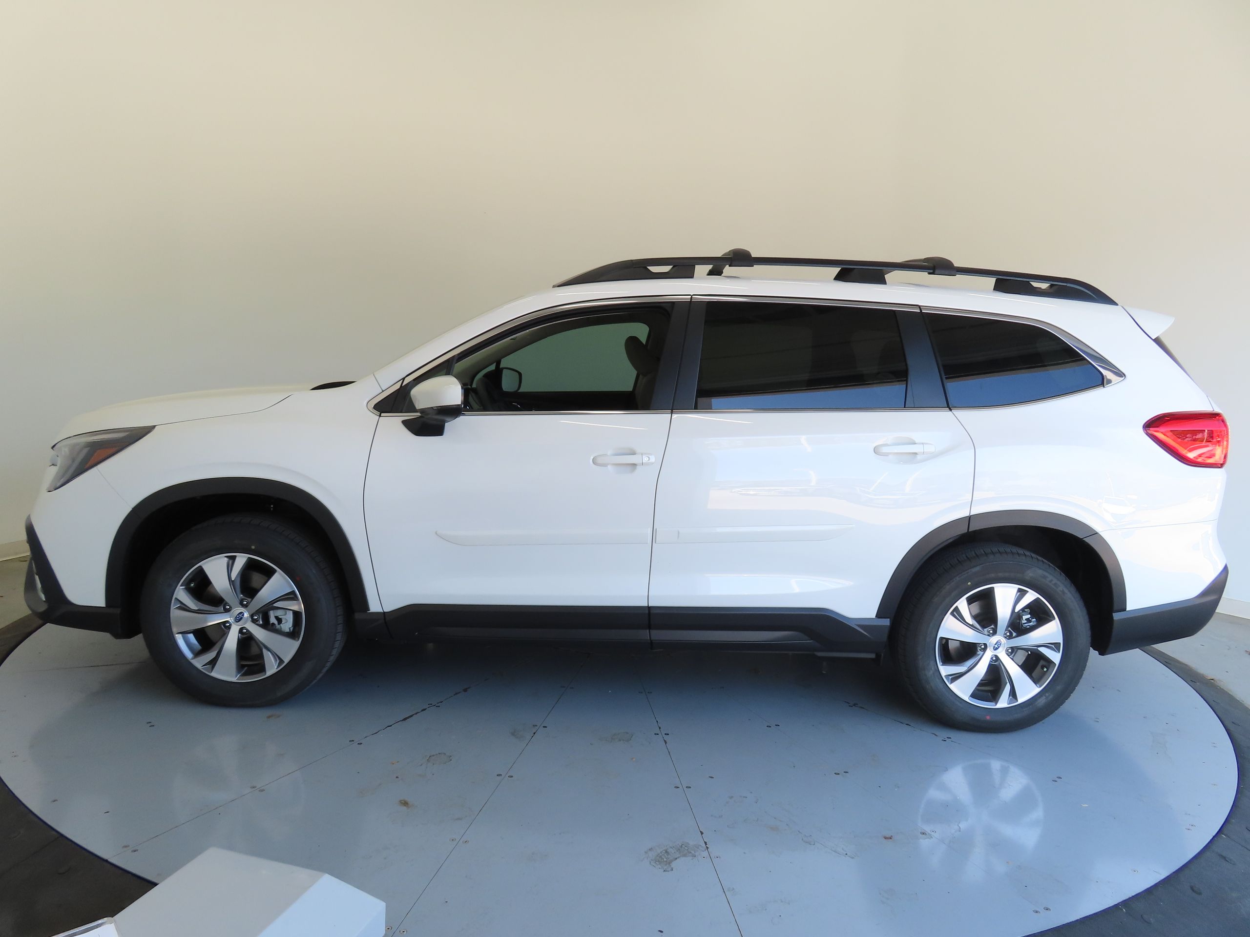 2025 Subaru Ascent Premium photo 6