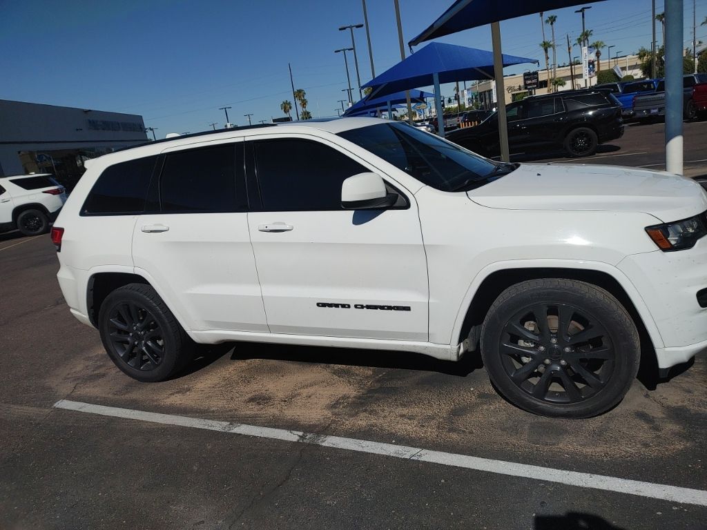 2019 Jeep Grand Cherokee Altitude photo 4