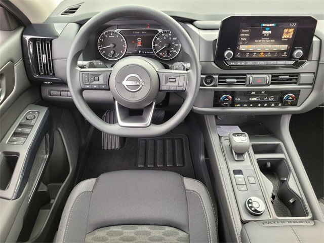 2025 Nissan Pathfinder S photo 11