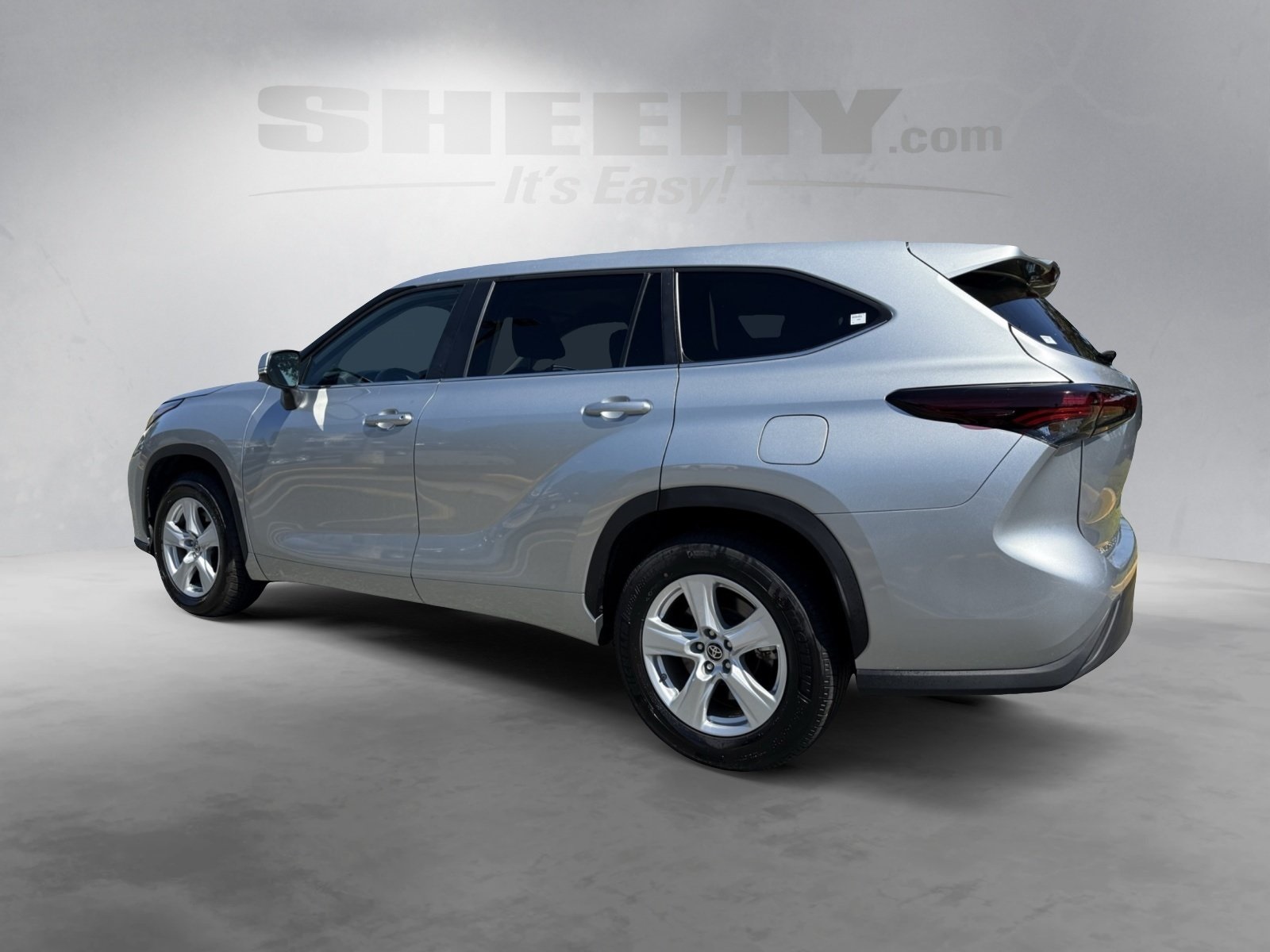2024 Toyota Highlander LE photo 8