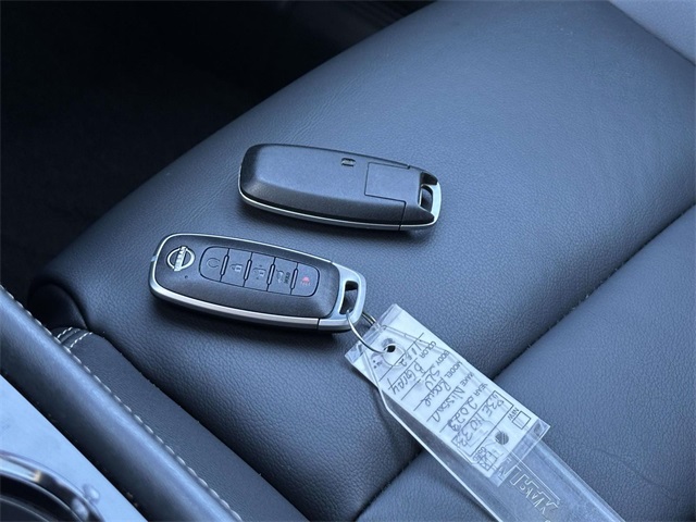 2023 Nissan Rogue SL photo 3