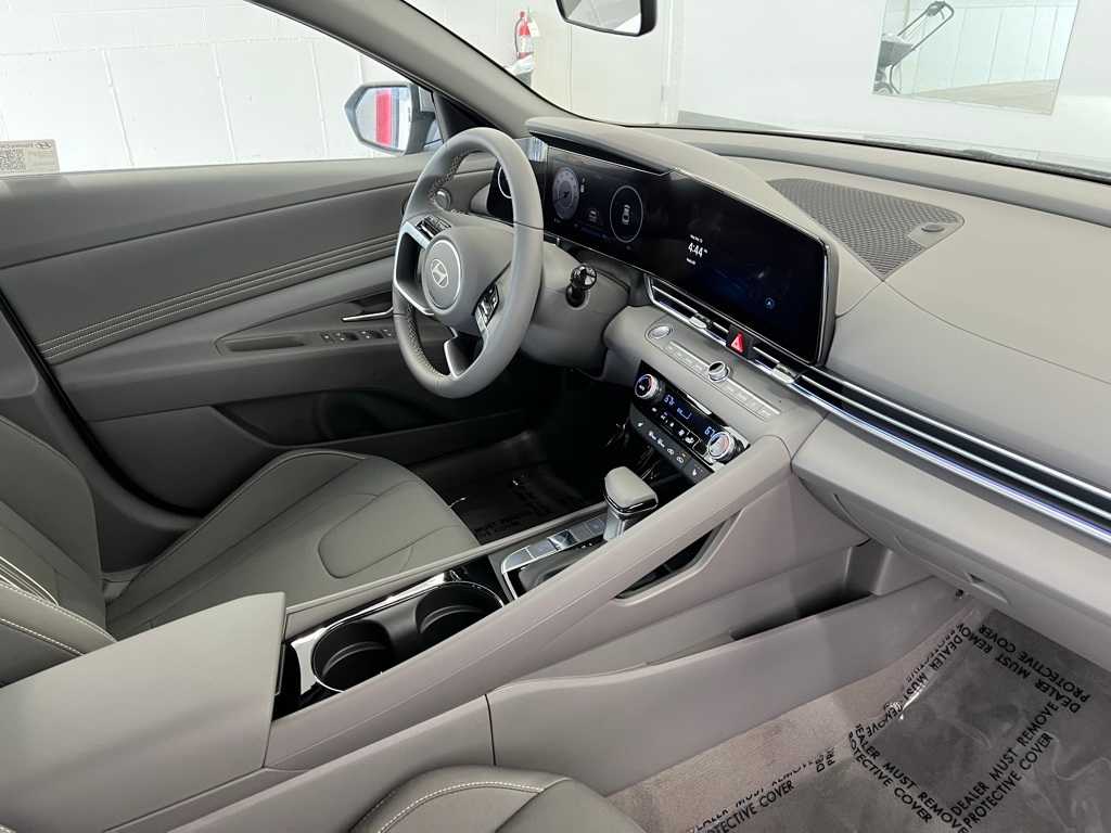 2025 Hyundai Elantra SEL Convenience photo 29