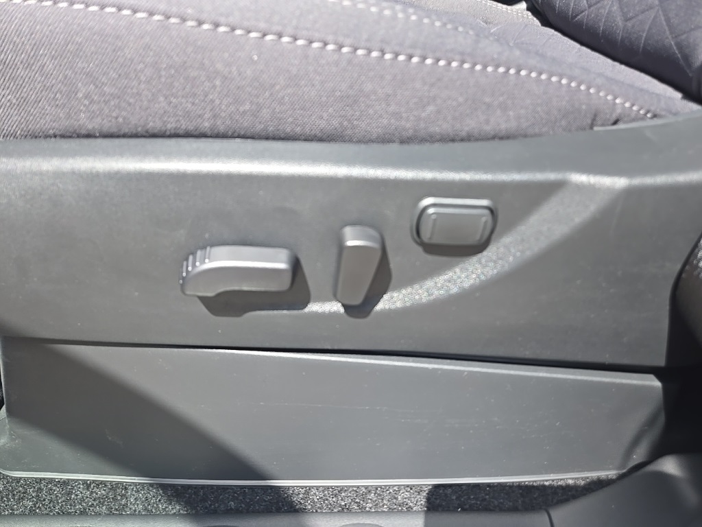 2025 Nissan Frontier Crew Cab SV photo 10