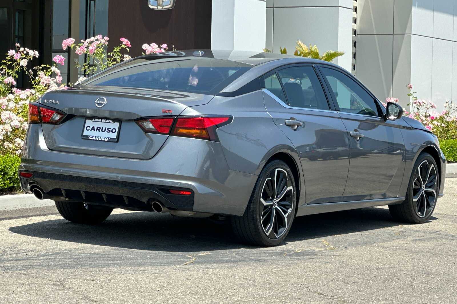2023 Nissan Altima 2.5 SR photo 3