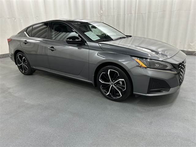 2025 Nissan Altima SR's photo