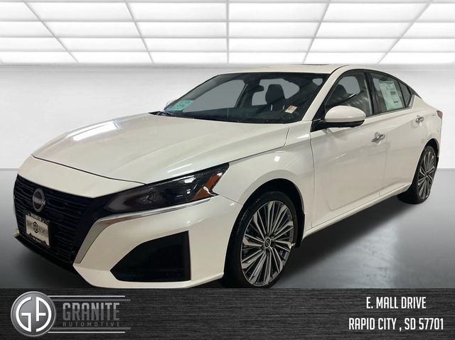 2025 Nissan Altima SL's photo