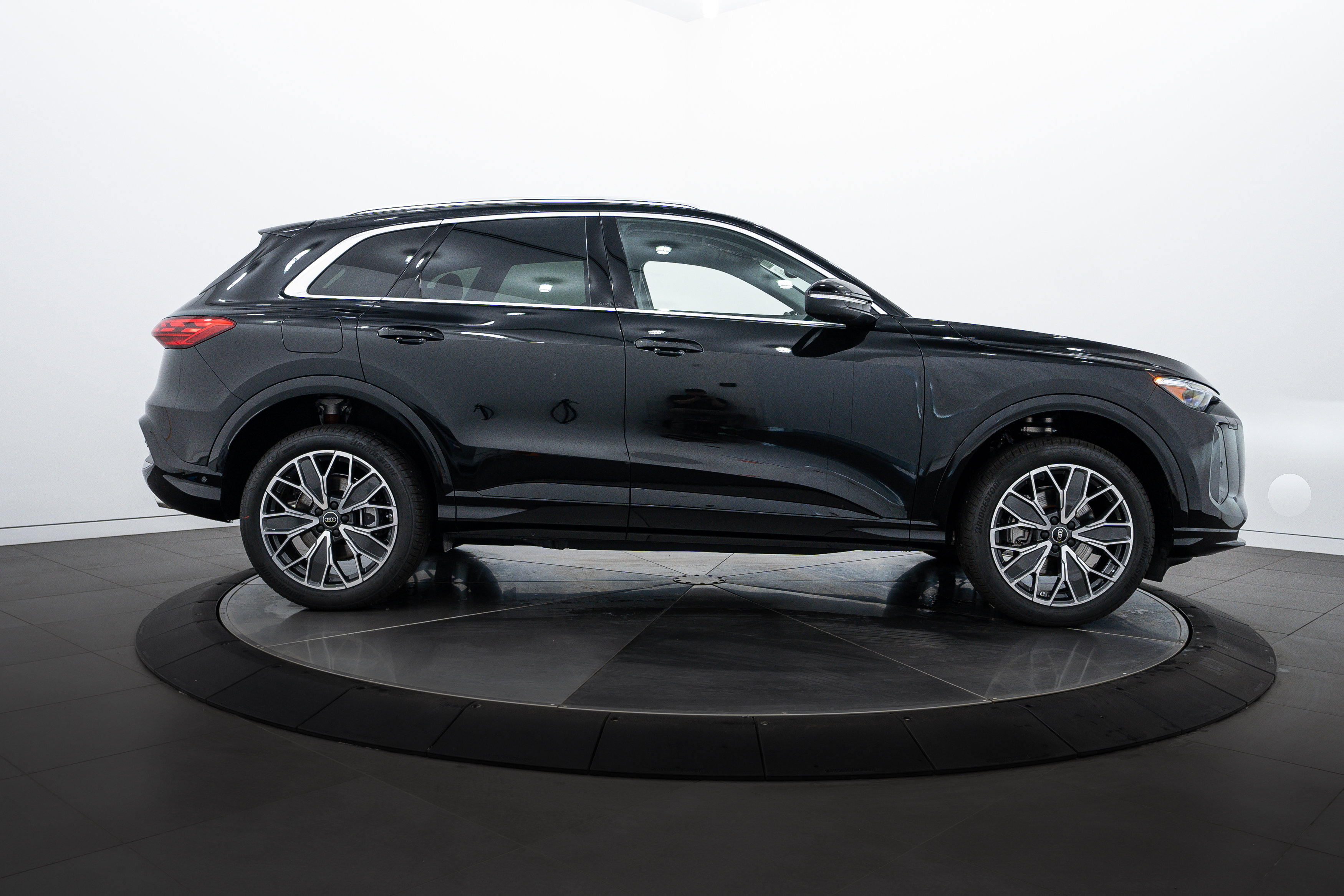 2025 Audi Q5 Premium Plus photo 3