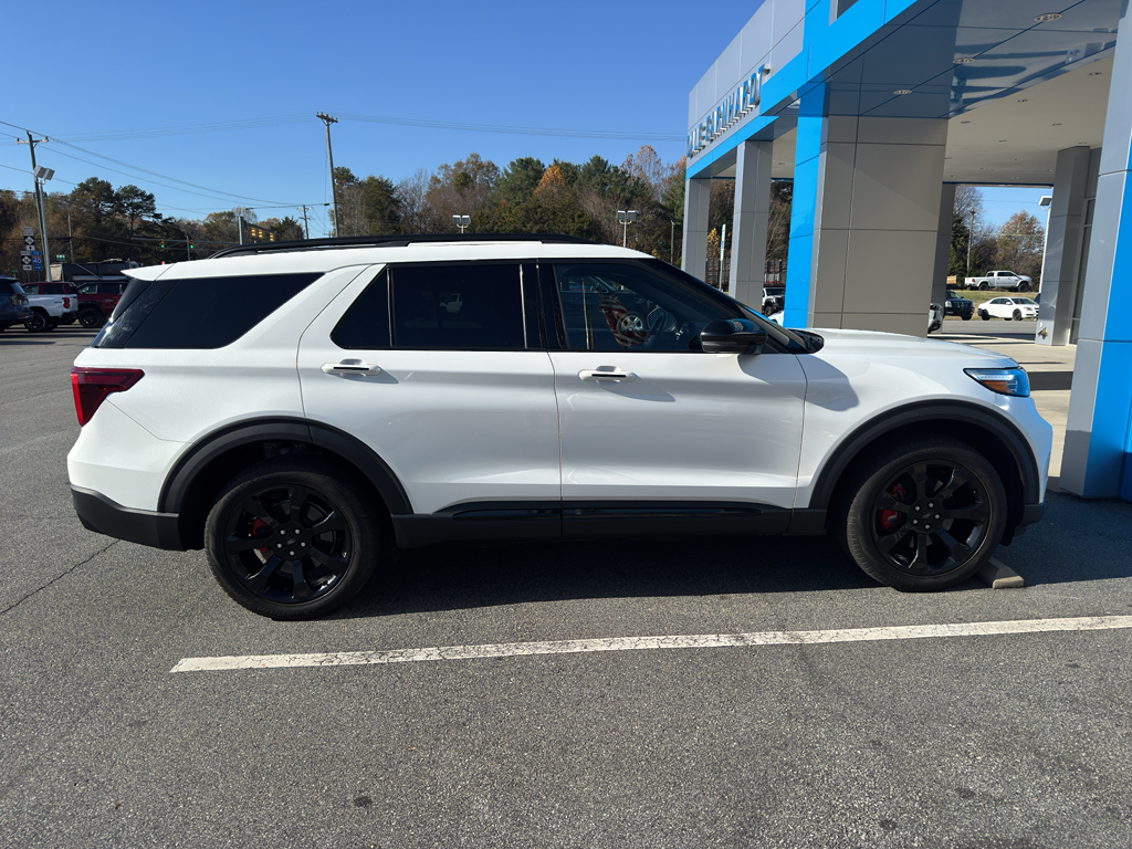 2023 Ford Explorer ST Sport photo 3