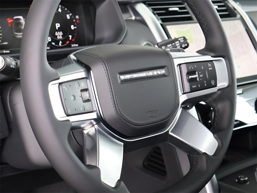 2025 Land Rover Discovery Metropolitan Edition photo 13