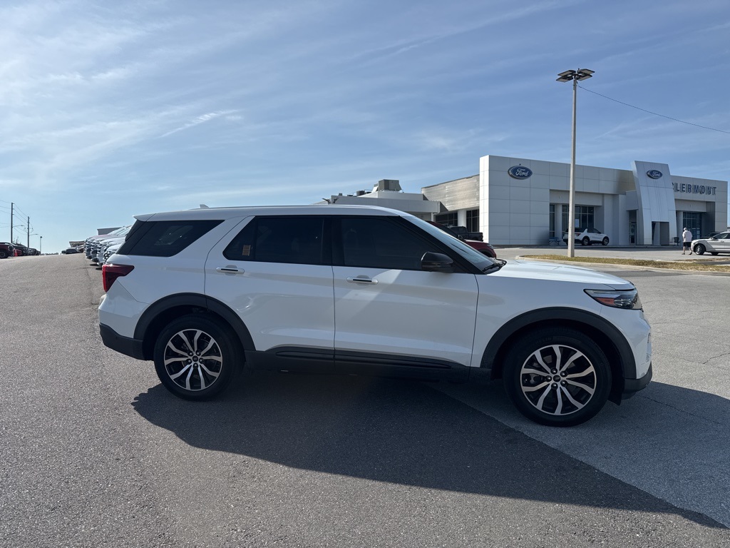 2021 Ford Explorer ST's photo