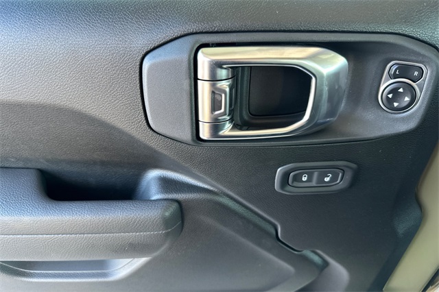 2025 Jeep Gladiator Sport S photo 10