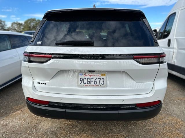 2022 Jeep Grand Cherokee Altitude photo 4