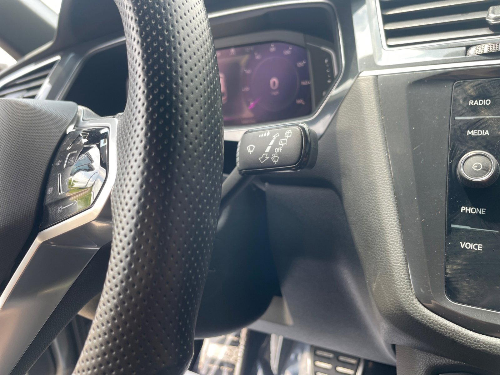 2023 Volkswagen Tiguan SEL R-Line Black photo 23