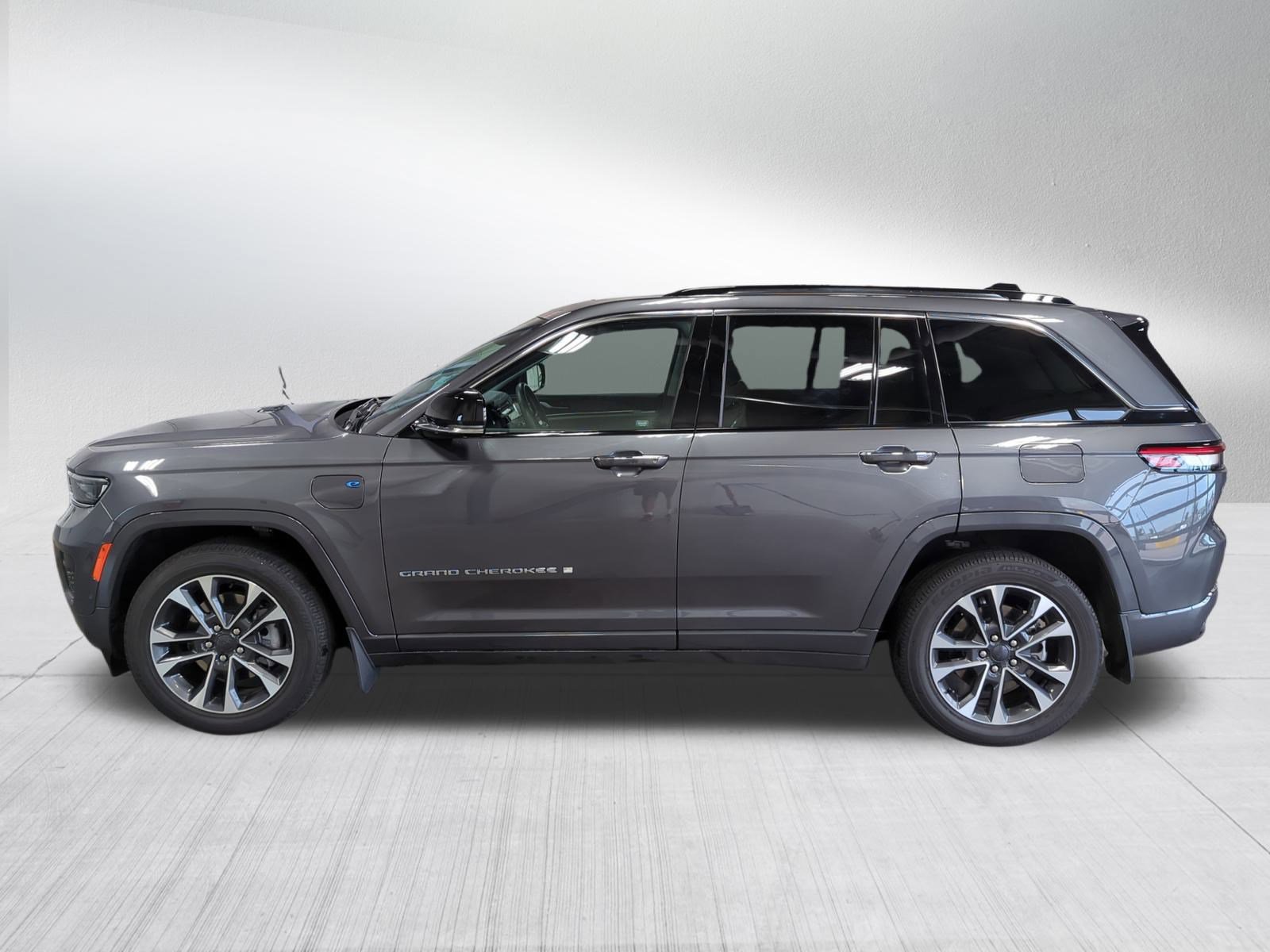 2022 Jeep Cherokee 4xe Overland photo 4