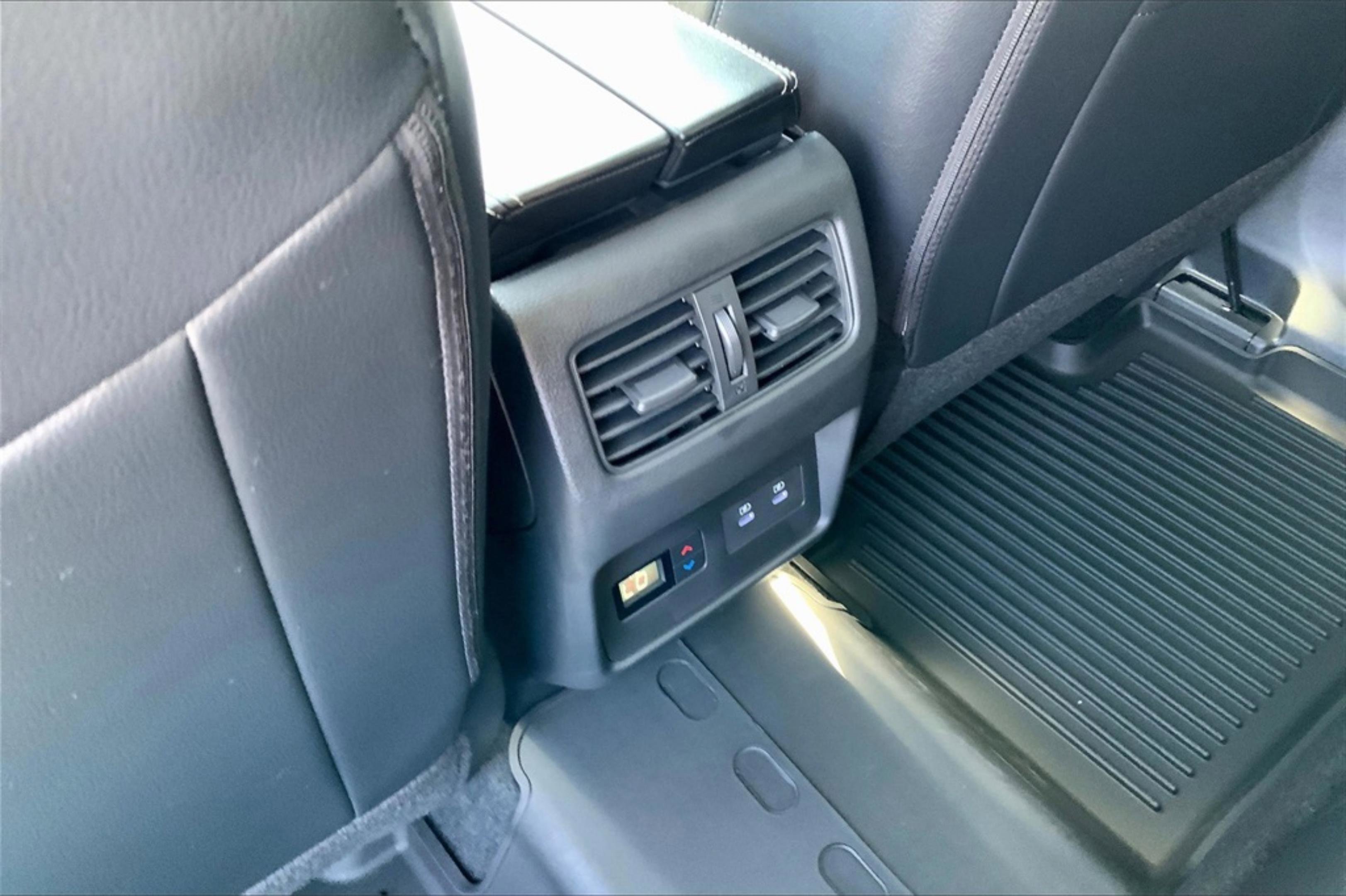 2025 Nissan Rogue SL photo 13