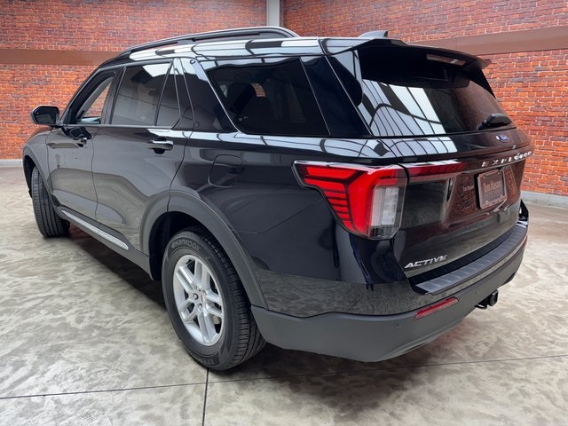 2025 Ford Explorer photo 3