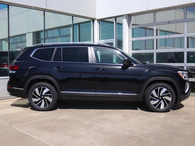 2025 Volkswagen Atlas SEL photo 4