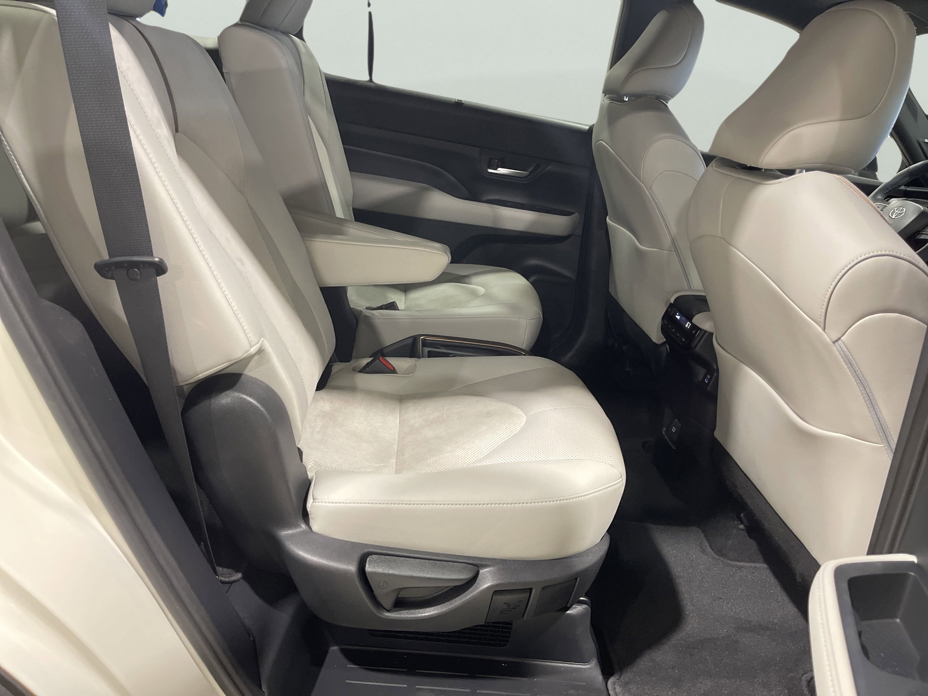 2024 Toyota Grand Highlander Hybrid MAX photo 16
