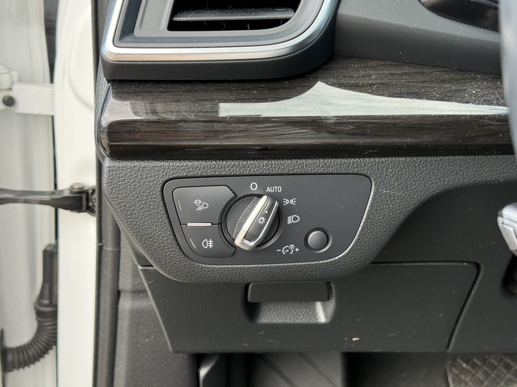2019 Audi Q5 2.0T Premium Plus photo 14