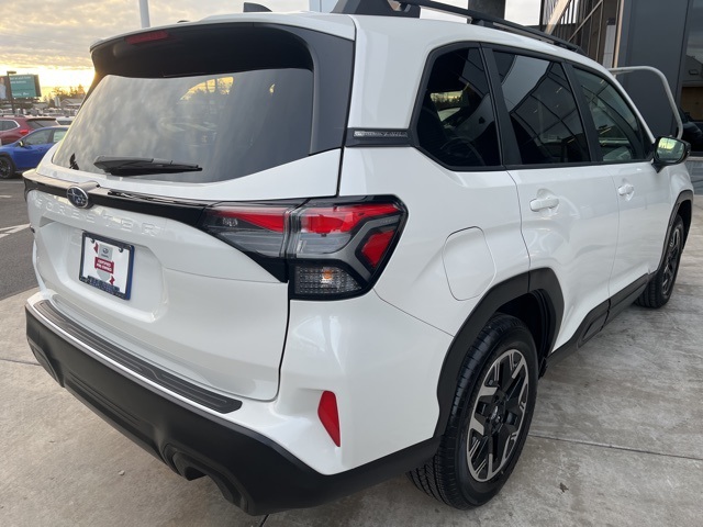 2025 Subaru Forester Premium photo 4