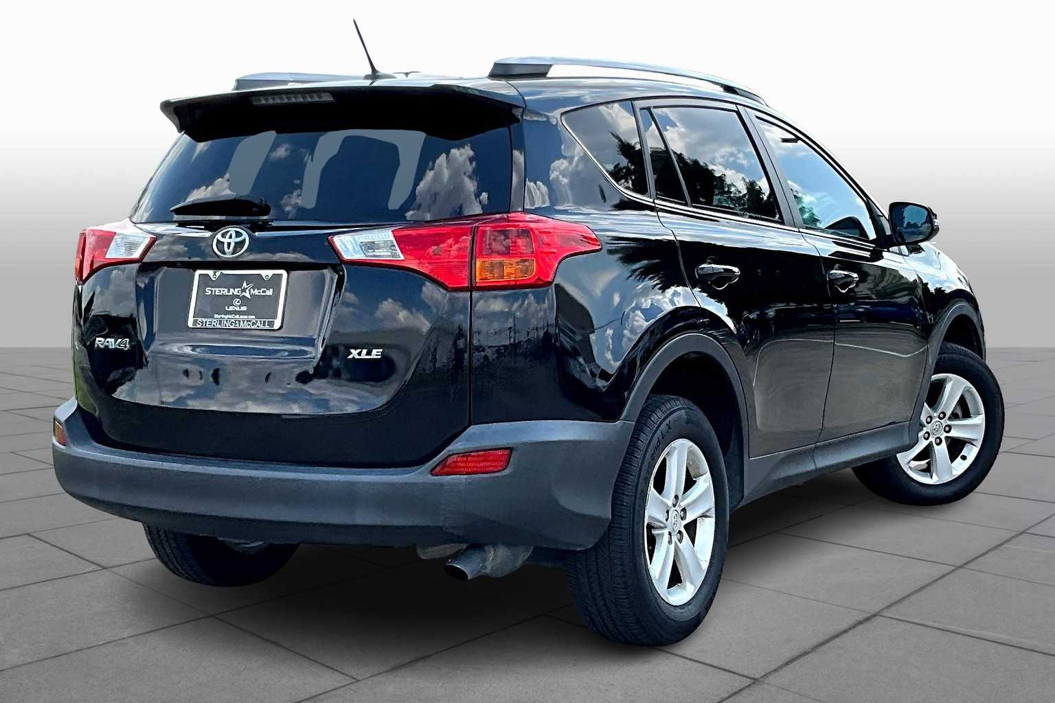 2014 Toyota RAV4 XLE photo 11
