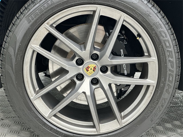2023 Porsche Macan S photo 2