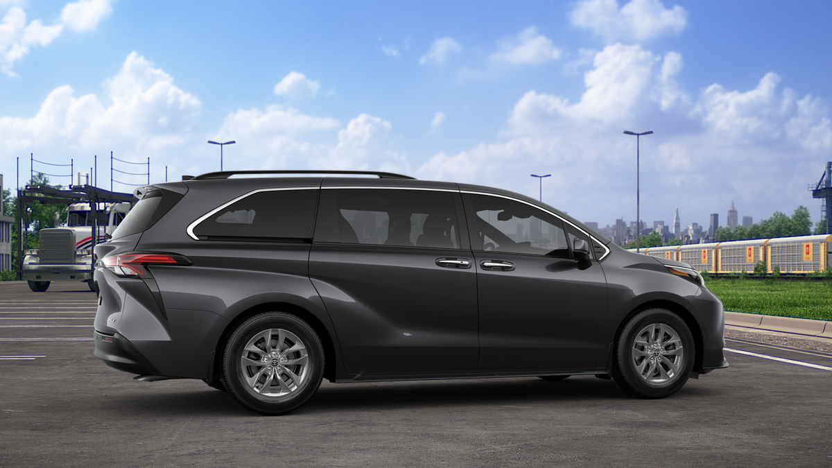 2025 Toyota Sienna XLE photo 11