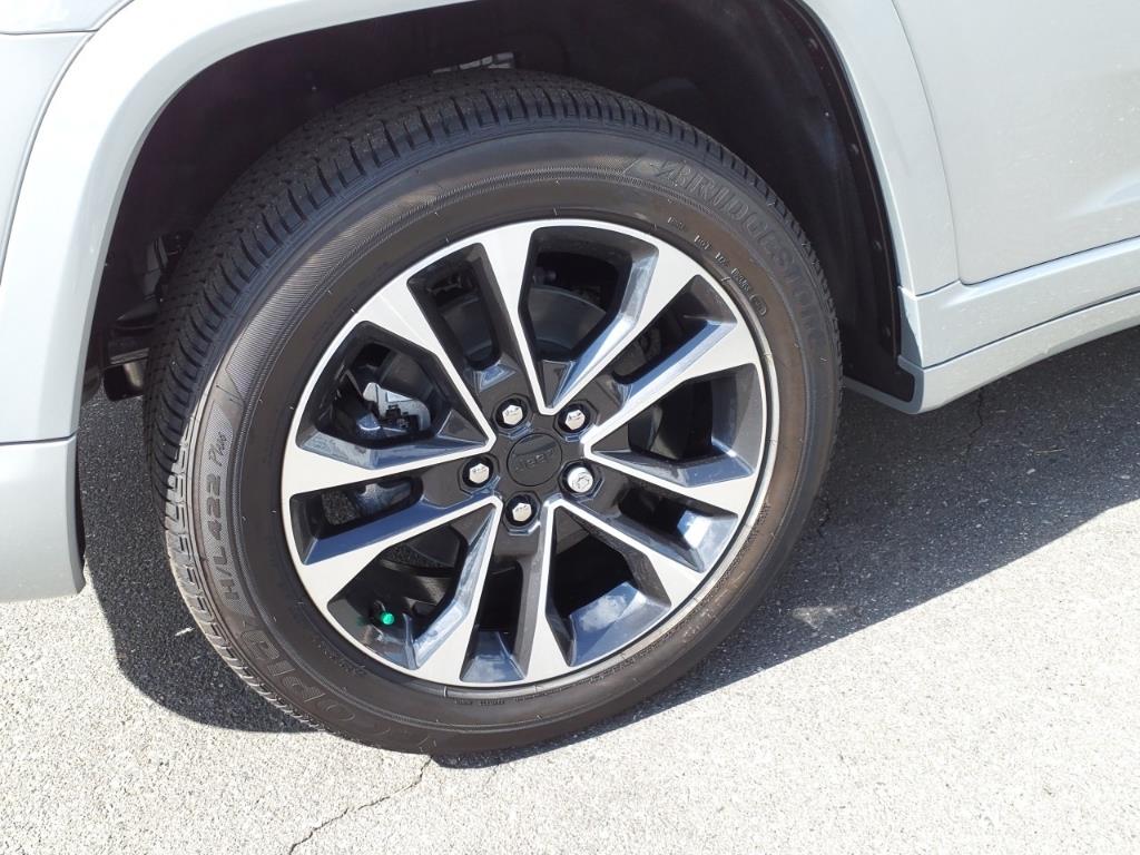 2024 Jeep Cherokee Overland 4xe photo 24