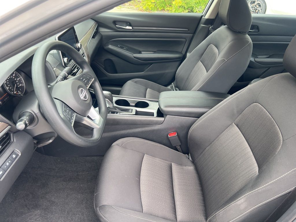 2024 Nissan Altima 2.5 SV photo 4