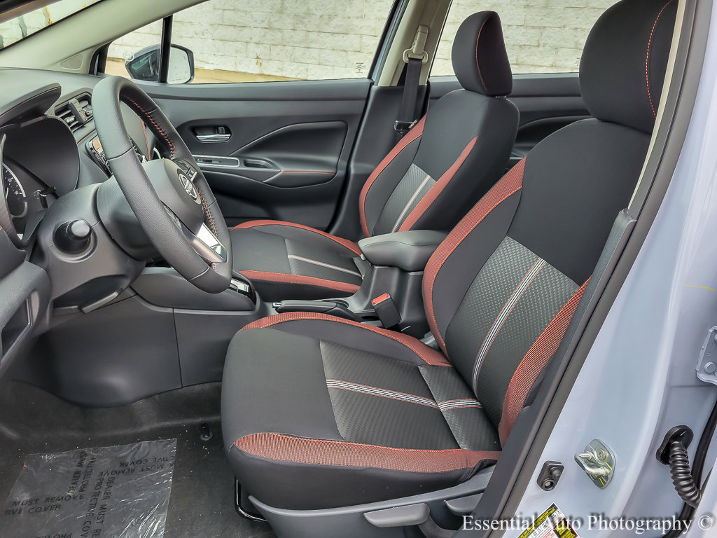 2025 Nissan Versa SR photo 4
