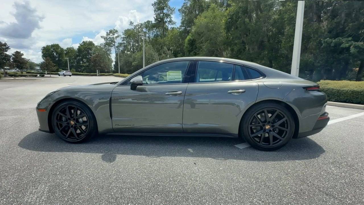 2025 Porsche Panamera E-Hybrid 4 photo 5