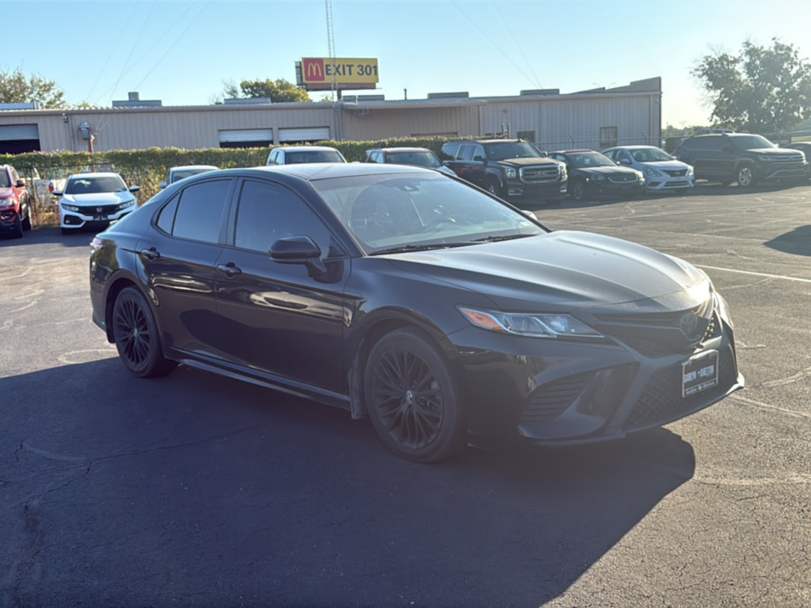 2020 Toyota Camry SE photo 2