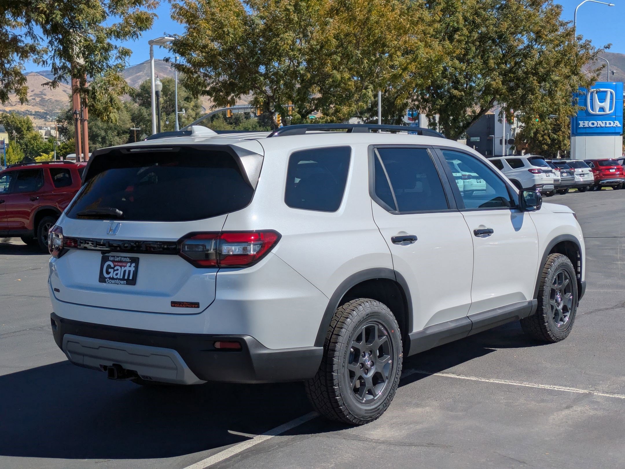 2025 Honda Pilot TrailSport photo 2
