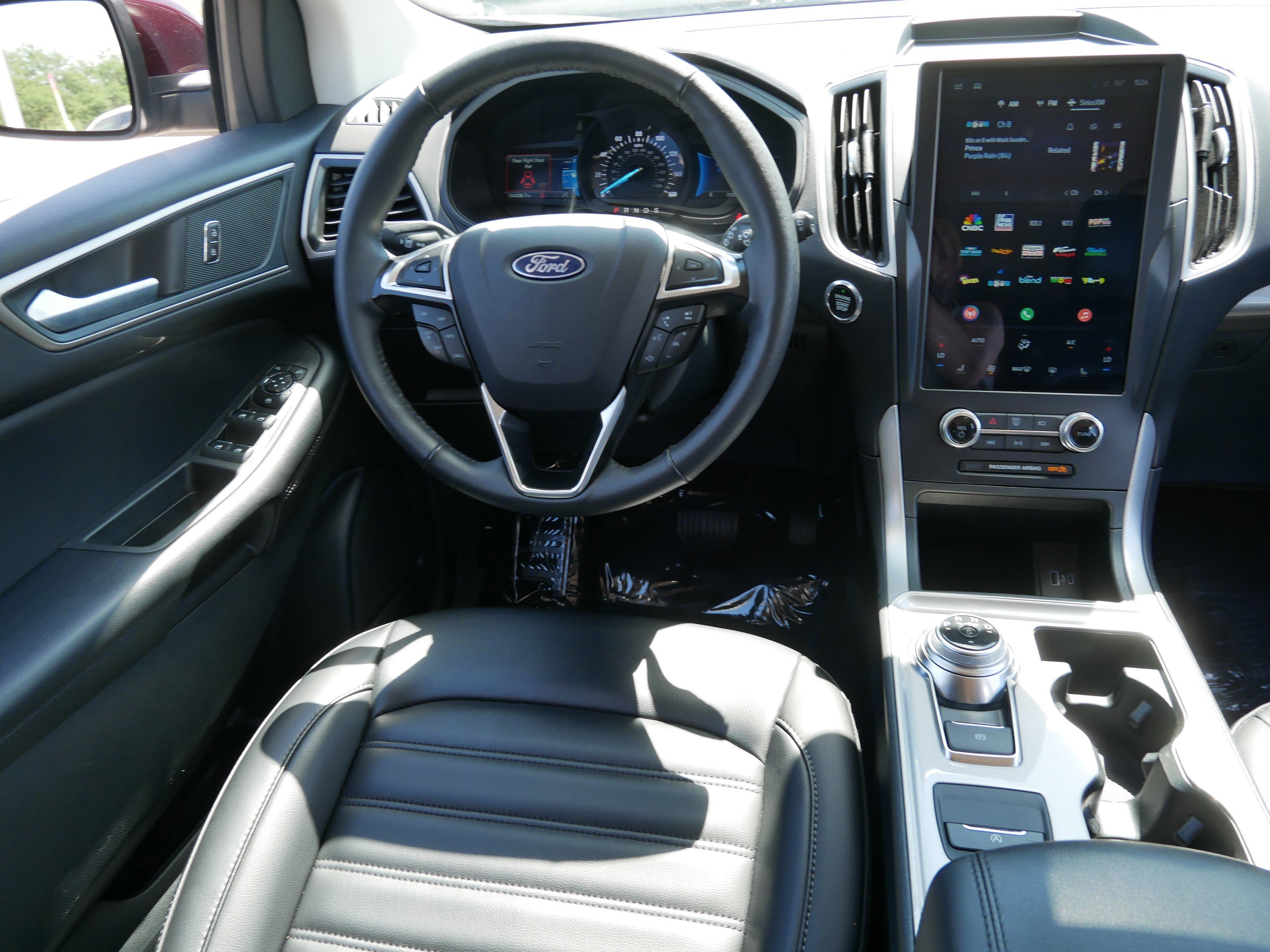 2024 Ford Edge SEL photo 9