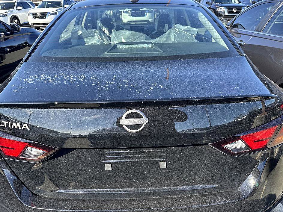 2025 Nissan Altima S photo 3