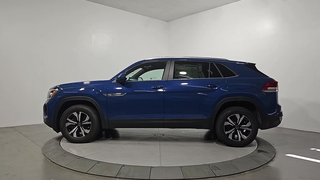 2025 Volkswagen Atlas Cross Sport SE photo 2