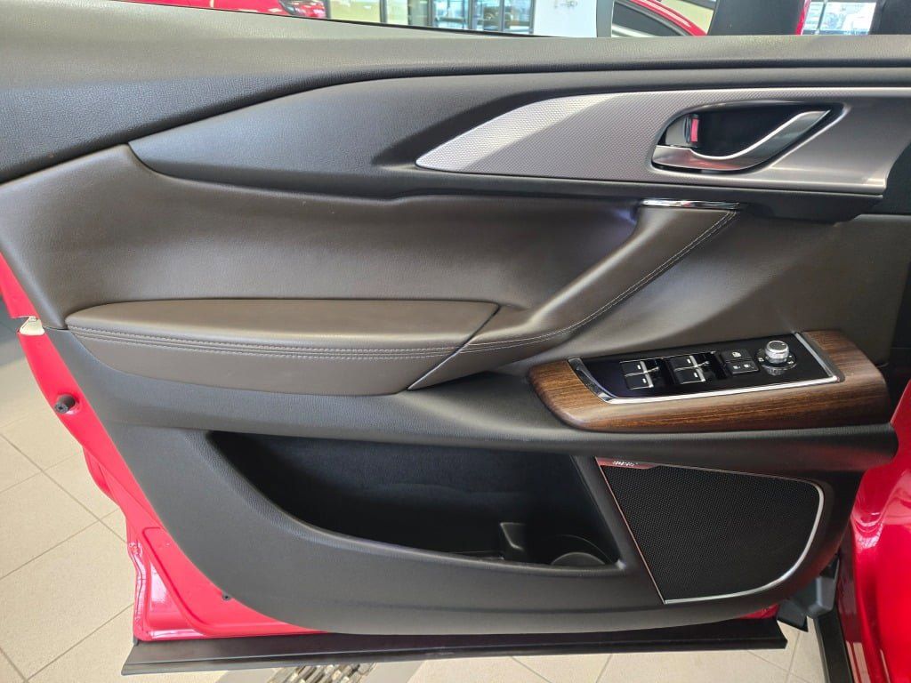 2022 Mazda CX-9 Signature photo 11