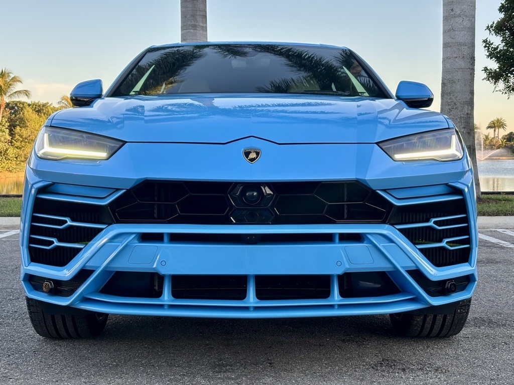 2021 Lamborghini Urus Base photo 3