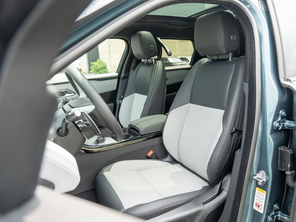 2026 Land Rover Range Rover Velar SE photo 18