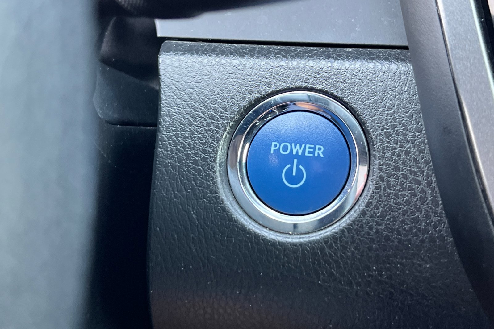2022 Toyota Camry Hybrid LE photo 19