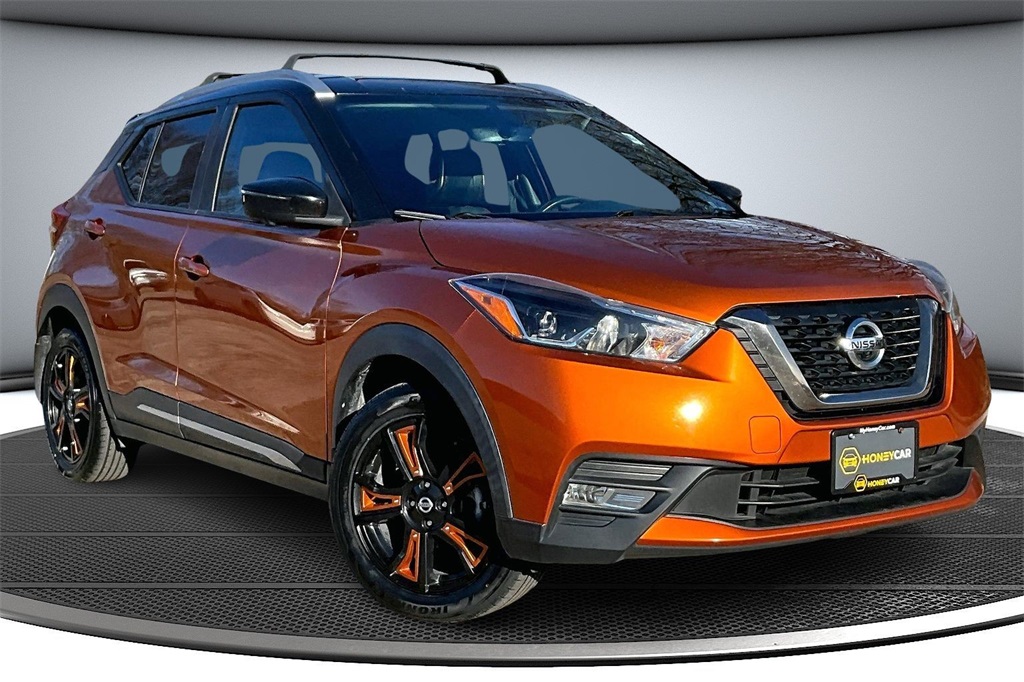 2019 Nissan Kicks SR's photo