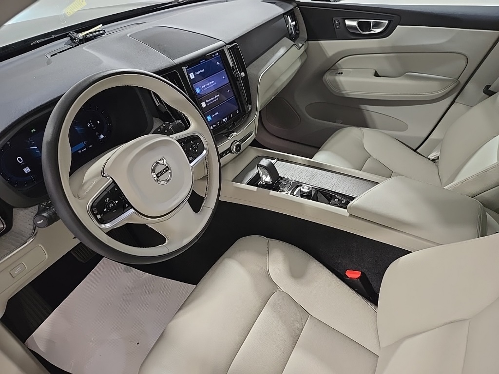 2024 Volvo XC60 B5 Plus photo 18