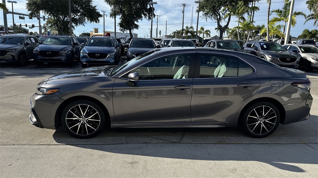 2023 Toyota Camry SE photo 10