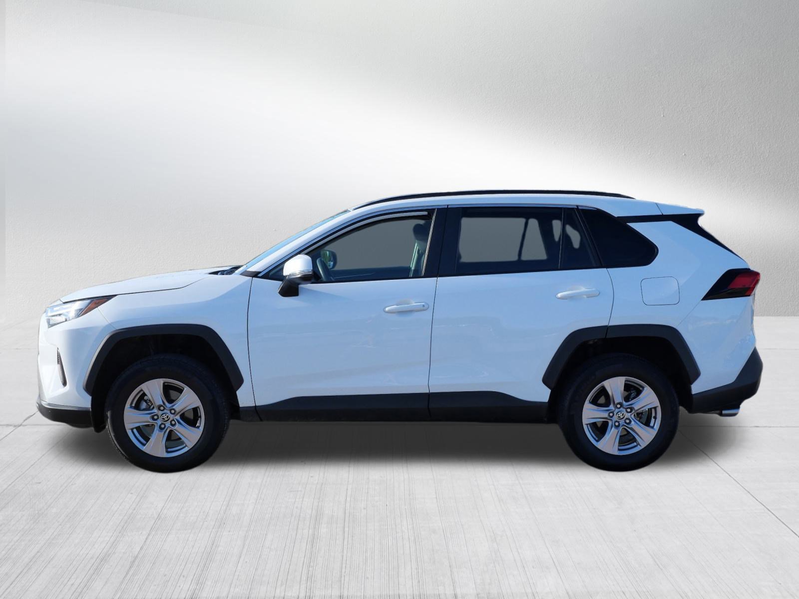 2023 Toyota RAV4 XLE photo 4