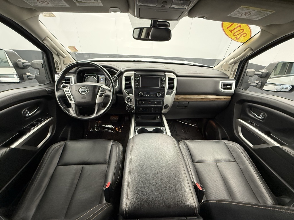 2017 Nissan Titan SL photo 3