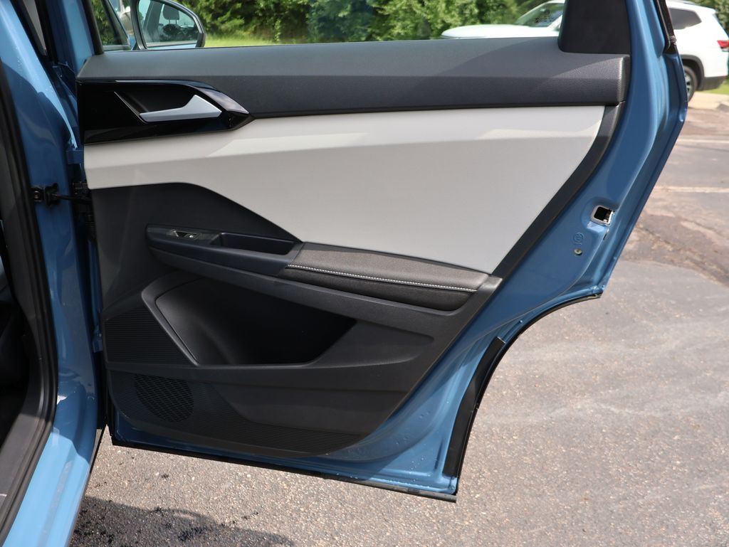 2025 Volkswagen Taos S photo 12